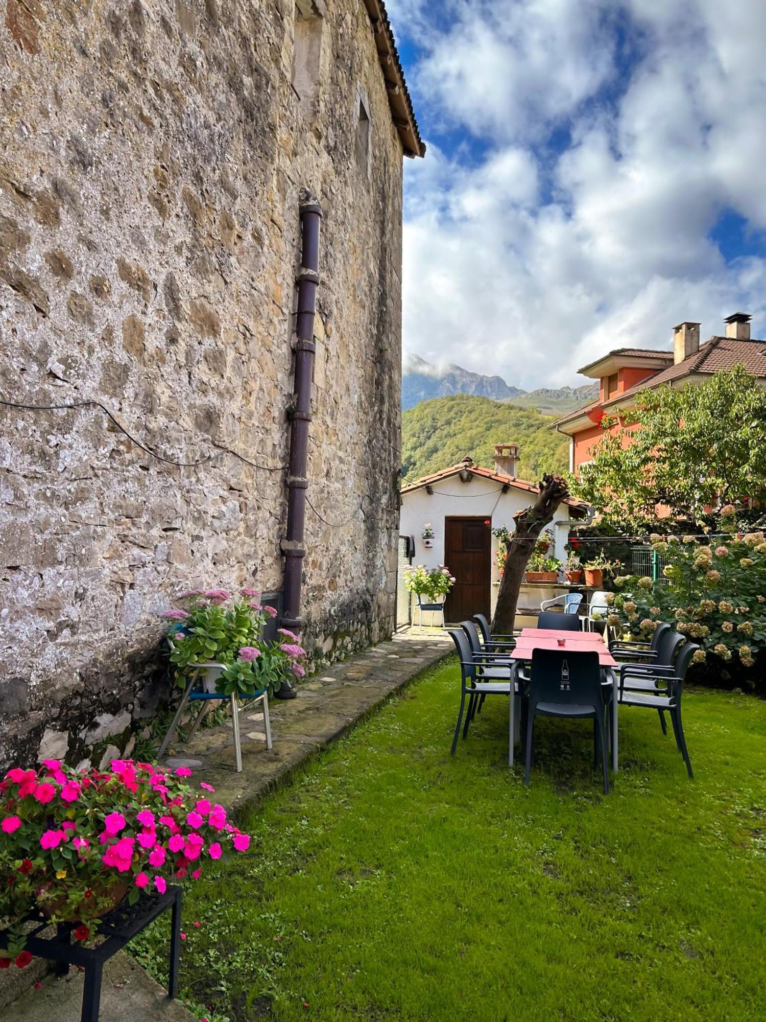 Casa Rural El Torrejon Arenas De Cabrales Buitenkant foto